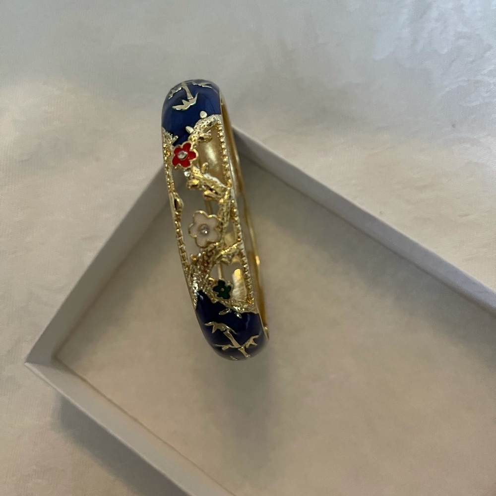 Bangle bracelet - Picture 2 of 2